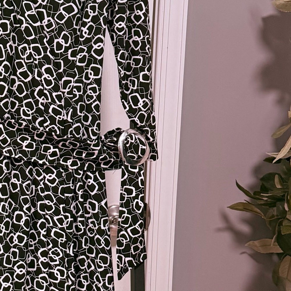 Chaps V-neck wrap 3/4 sleeves tie waist abstract geometric print Dress - Picture 11 of 15